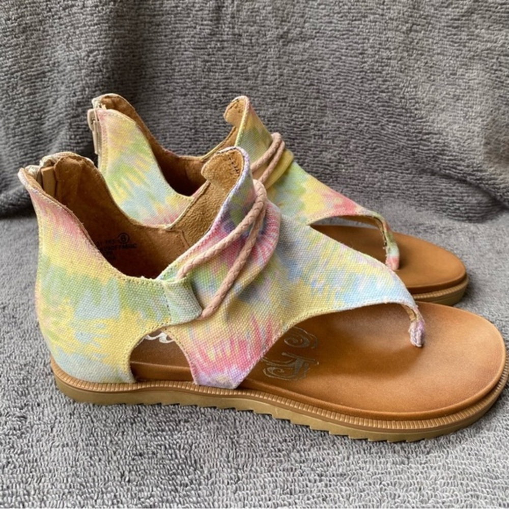 Very G Sandal’s Shoes Women’s Size 6 Flats‎ Blue Yellow Pink Print Back Zip